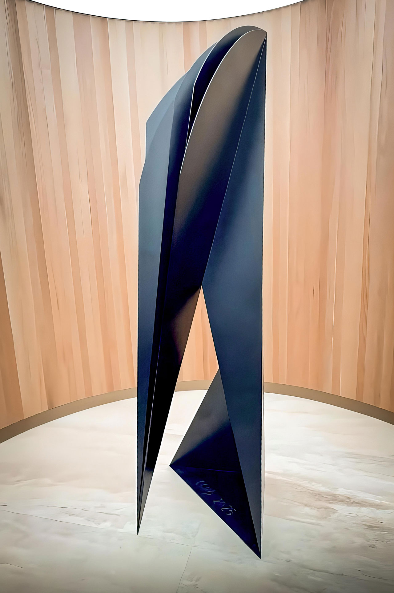 Imagen alta en el tercio izquierdo.